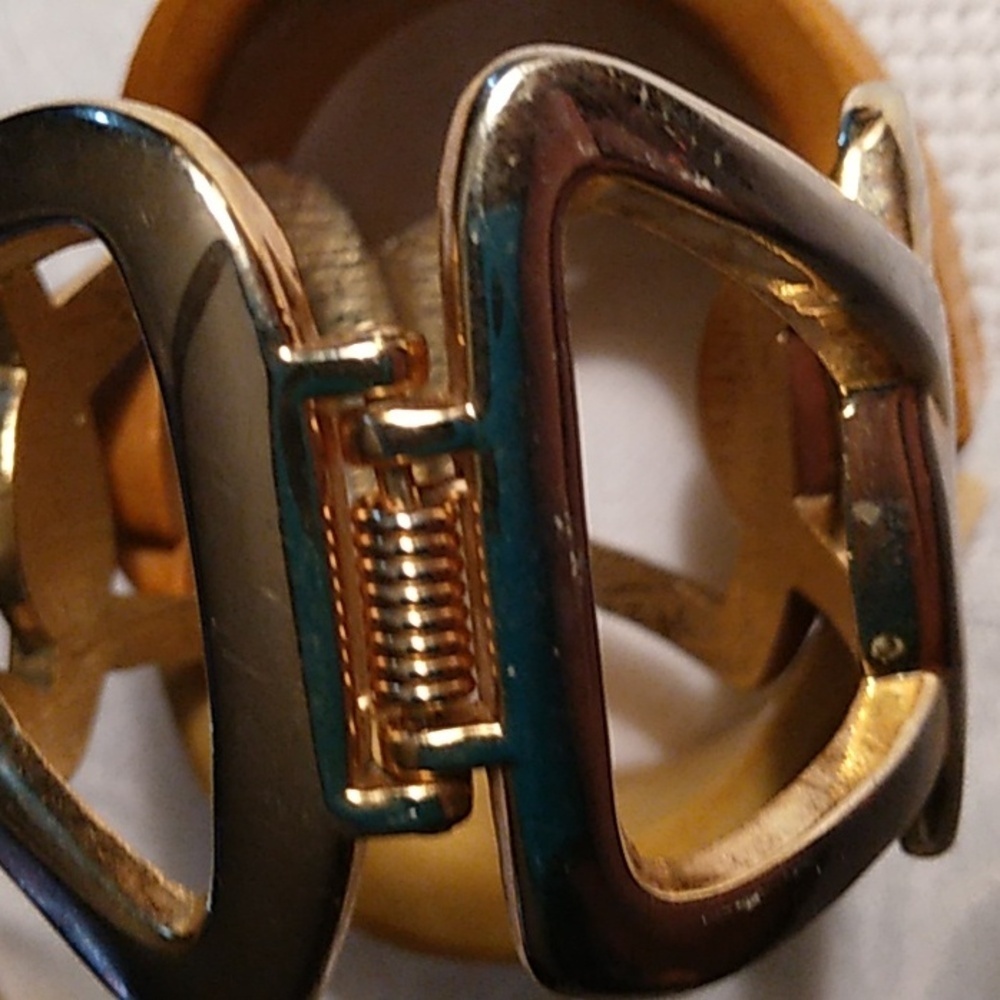 ( Any 2 for $12 )Goldtone rinestone bracelet - Picture 5 of 6